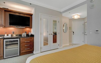 Remodeled MGM Signature Suite High FLR