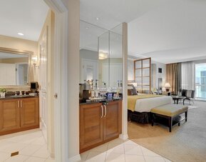 Remodeled MGM Signature Suite High FLR