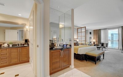 Remodeled MGM Signature Suite High FLR