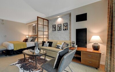 Remodeled MGM Signature Suite High FLR