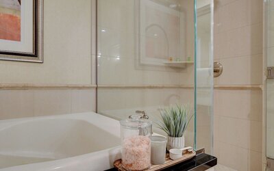 Remodeled MGM Signature Suite High FLR