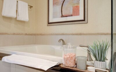 Remodeled MGM Signature Suite High FLR