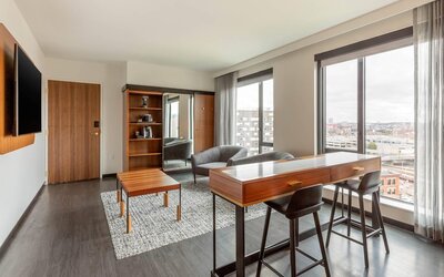 Cambria Hotel Boston Downtown - Seaport