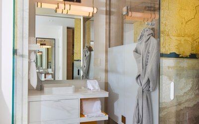 The Envoy Hotel, Autograph Collection
