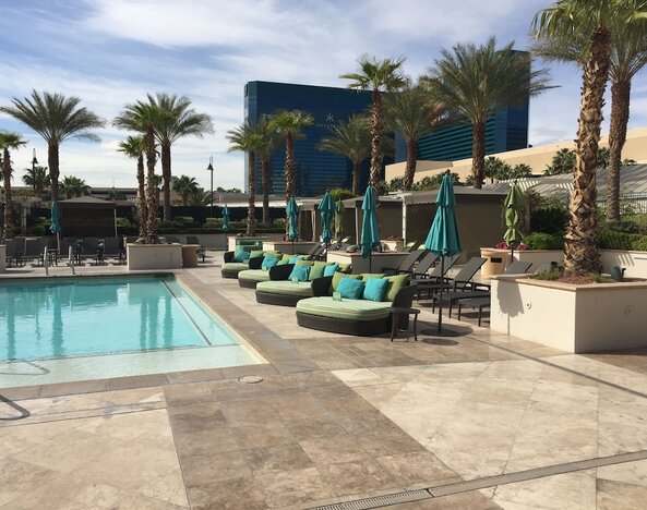 Luxury Suites International At The Signature