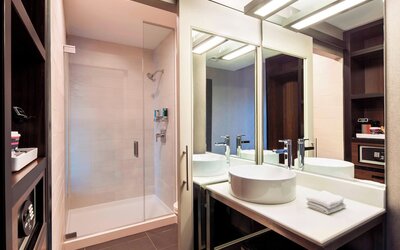 Aloft by Marriott Boston Seaport District