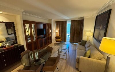 Luxury Suites International At The Signature