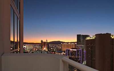 Luxury Suites International At The Signature