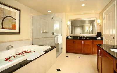 Luxury Suites International At The Signature