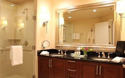 Luxury Suites International At The Signature
