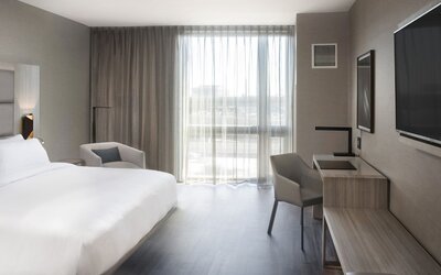 AC Hotel by Marriott Boston Cleveland Circle