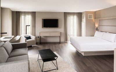 AC Hotel by Marriott Boston Cleveland Circle
