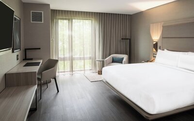 AC Hotel by Marriott Boston Cleveland Circle