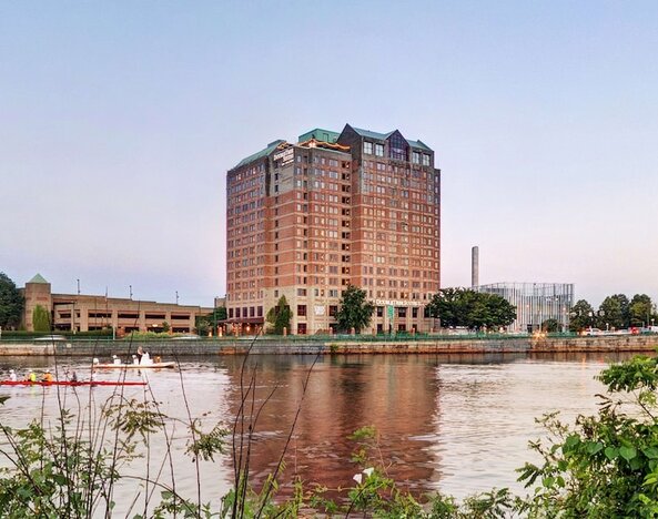 DoubleTree Suites by Hilton Hotel Boston - Cambridge