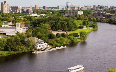 DoubleTree Suites by Hilton Hotel Boston - Cambridge