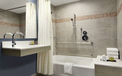 DoubleTree Suites by Hilton Hotel Boston - Cambridge
