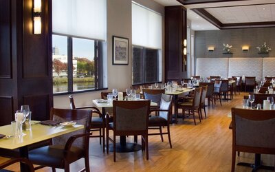 DoubleTree Suites by Hilton Hotel Boston - Cambridge