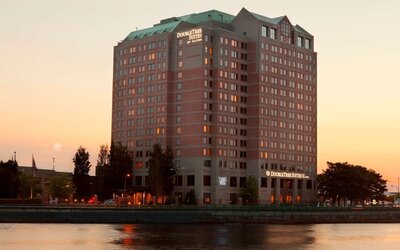 DoubleTree Suites by Hilton Hotel Boston - Cambridge