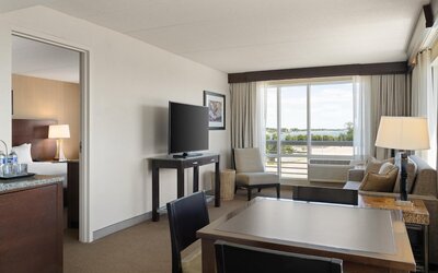 DoubleTree by Hilton Hotel Boston Bayside