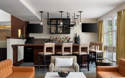 DoubleTree by Hilton Hotel Boston Bayside