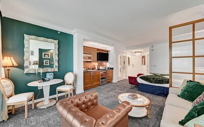Vintage Lair at Signature