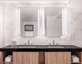 The LINQ Hotel & Casino – A Caesars Rewards Destination