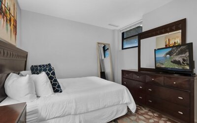 Global Luxury Suites at The White House