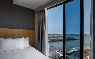 Hyatt Place Boston/Seaport District