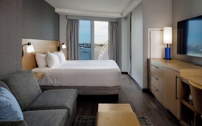Hyatt Place Boston/Seaport District