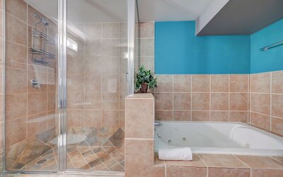 Stay Together Suites | Center Strip PH