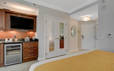 Studio 25 HIGH FLR MGM Signature Balcony