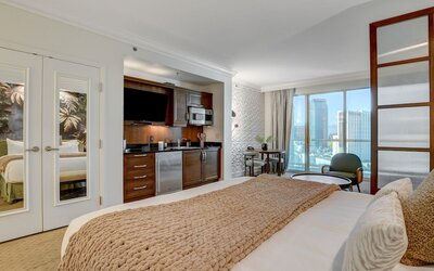 Studio 25 HIGH FLR MGM Signature Balcony