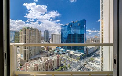 Studio 25 HIGH FLR MGM Signature Balcony