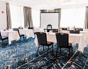 Salem Waterfront Hotel & Suites