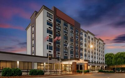 Holiday Inn Express And Suites Washington Dc Noma by IHG