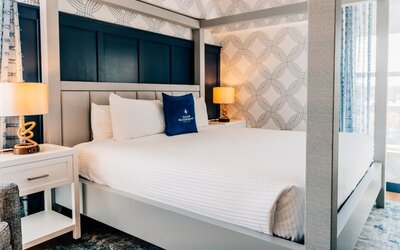 Salem Waterfront Hotel & Suites