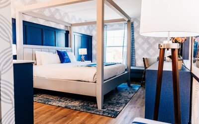 Salem Waterfront Hotel & Suites