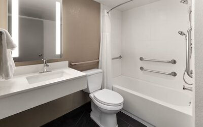 Holiday Inn Express And Suites Washington Dc Noma by IHG