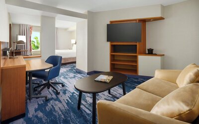 Suite, 1 King Bed with Sofa bed (Mobility Accessible, Tub) - 1 King Bed and 1 Double Sofa Bed