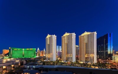 MGM Signature - Strip view suite