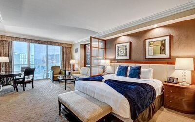 MGM Signature - Strip view suite