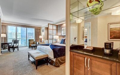 MGM Signature - Strip view suite