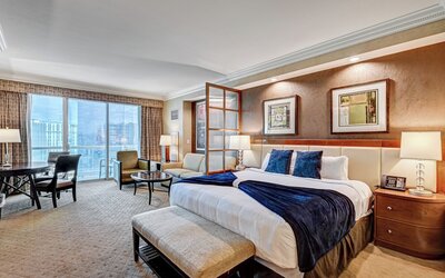 MGM Signature - Strip view suite