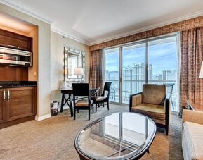 MGM Signature - Strip view suite