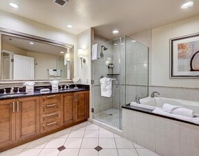 MGM Signature - Strip view suite