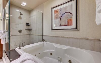 MGM Signature - Strip view suite