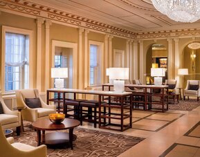 Sheraton Commander Hotel