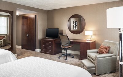 Sheraton Commander Hotel