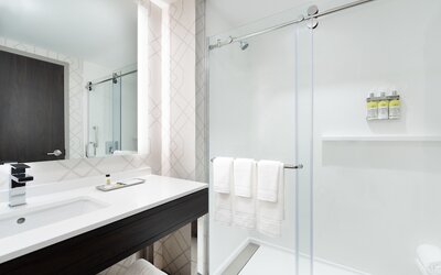 Holiday Inn Boston Logan Airport - Chelsea by IHG