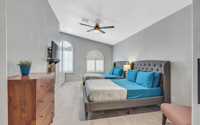 Villa - 8 Bedrms 5 Bths 15 Beds